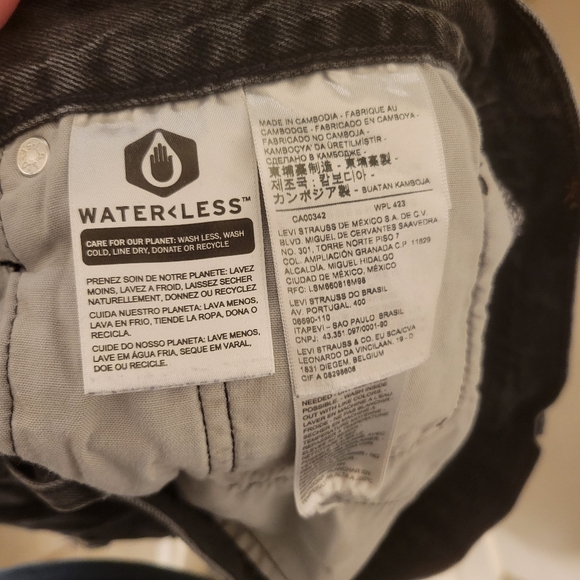 Distressed Levi shorts - Picture 5 of 7